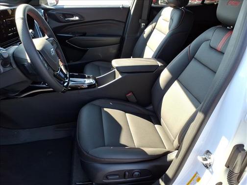 Summit White 2026 Chevrolet Trax 2RS