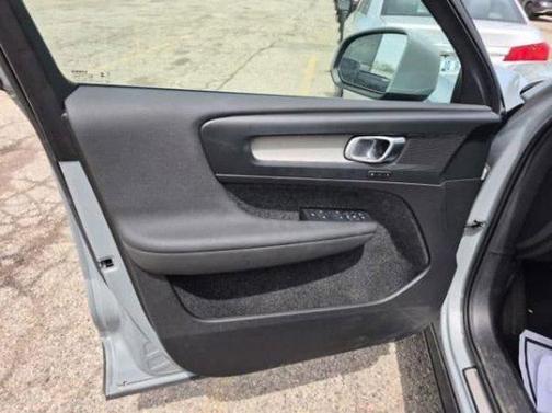 Cloud 9 White 2025 Volvo XC40 B5 Core Bright Theme
