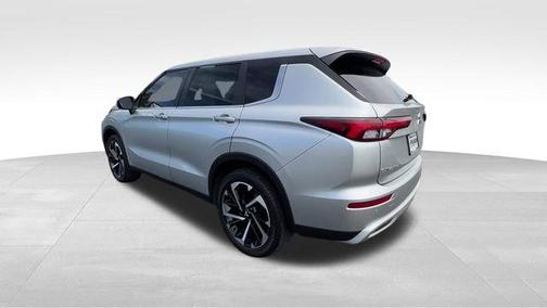 Alloy Silver Metallic 2022 Mitsubishi Outlander SE