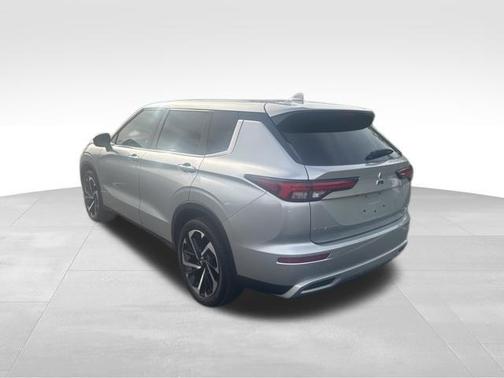 Alloy Silver Metallic 2022 Mitsubishi Outlander SE