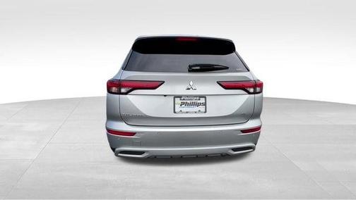 Alloy Silver Metallic 2022 Mitsubishi Outlander SE