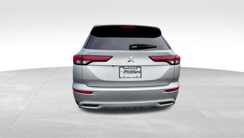 Alloy Silver Metallic 2022 Mitsubishi Outlander SE