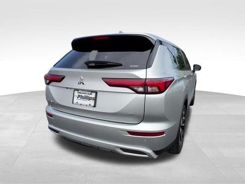 Alloy Silver Metallic 2022 Mitsubishi Outlander SE