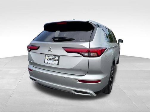 Alloy Silver Metallic 2022 Mitsubishi Outlander SE