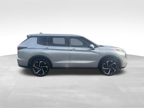 Alloy Silver Metallic 2022 Mitsubishi Outlander SE