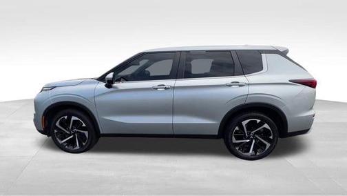 Alloy Silver Metallic 2022 Mitsubishi Outlander SE