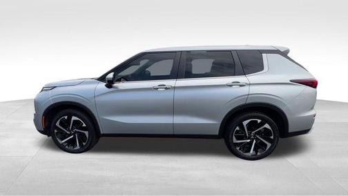 Alloy Silver Metallic 2022 Mitsubishi Outlander SE