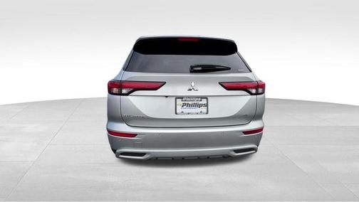 Alloy Silver Metallic 2022 Mitsubishi Outlander SE