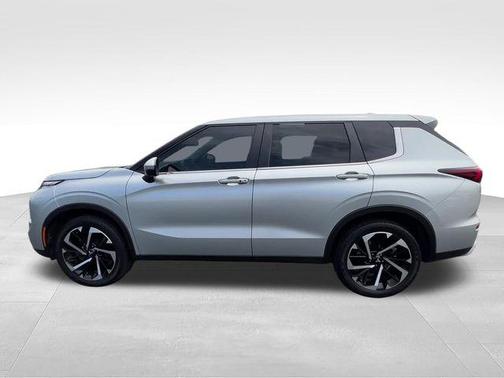 Alloy Silver Metallic 2022 Mitsubishi Outlander SE