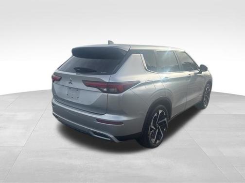 Alloy Silver Metallic 2022 Mitsubishi Outlander SE