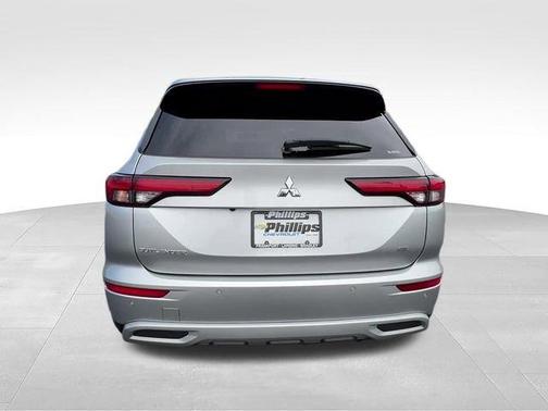 Alloy Silver Metallic 2022 Mitsubishi Outlander SE