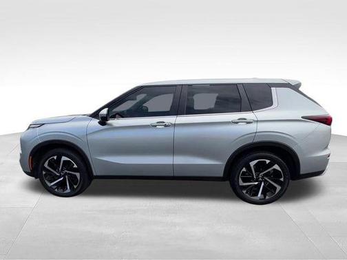 Alloy Silver Metallic 2022 Mitsubishi Outlander SE