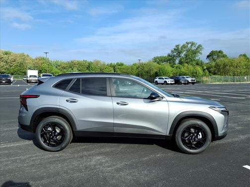 Sterling Gray Metallic 2026 Chevrolet Trax LT
