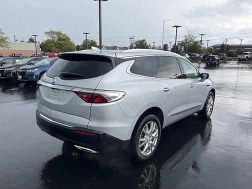2022 Buick Enclave Essence