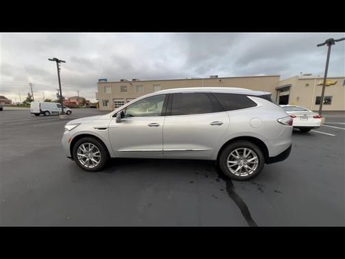 2022 Buick Enclave Essence