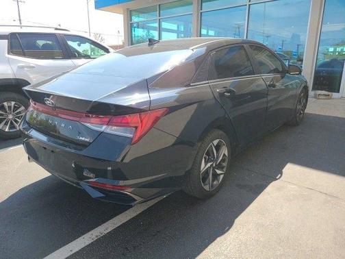 2022 Hyundai ELANTRA Limited