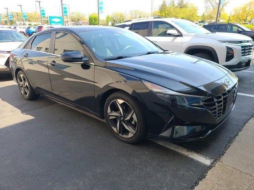 2022 Hyundai ELANTRA Limited