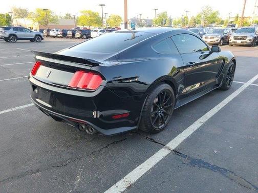 2017 Ford Shelby GT350 Base