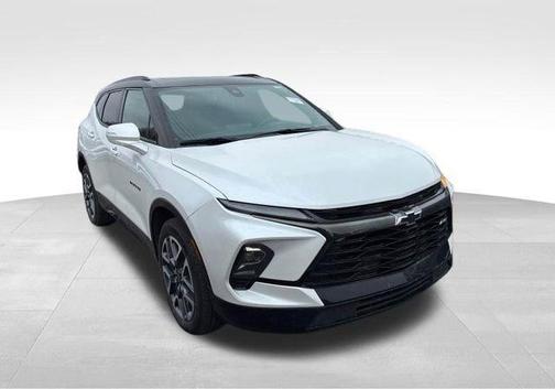 Iridescent Pearl Tricoat 2024 Chevrolet Blazer RS