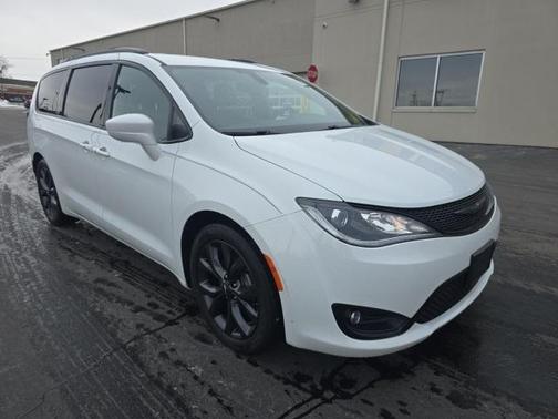 2018 Chrysler Pacifica Touring-L