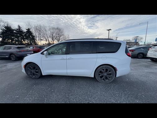 2018 Chrysler Pacifica Touring-L