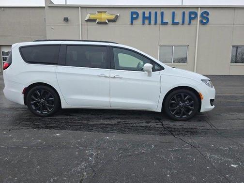 2018 Chrysler Pacifica Touring-L