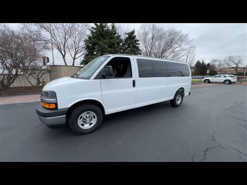 Summit White 2025 Chevrolet Express 3500 LT