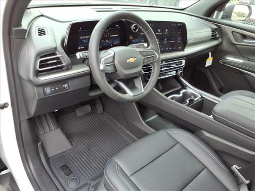 Summit White 2026 Chevrolet Traverse LT