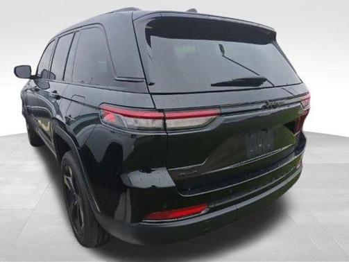 Diamond Black 2023 Jeep Grand Cherokee Altitude