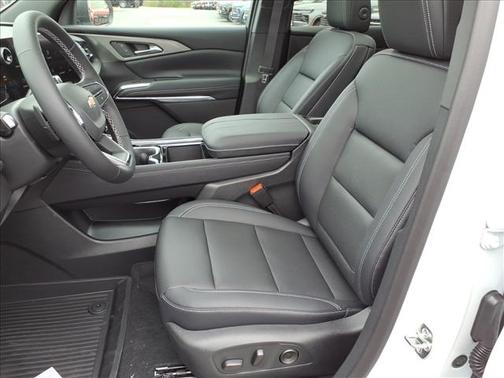 Mosaic Black Metallic 2026 Chevrolet Traverse LT