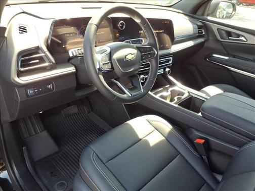 Mosaic Black Metallic 2026 Chevrolet Traverse LT