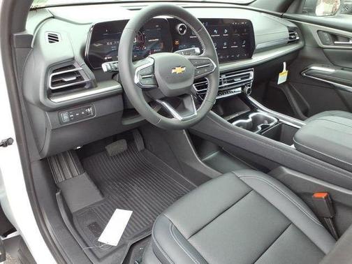 Mosaic Black Metallic 2026 Chevrolet Traverse LT