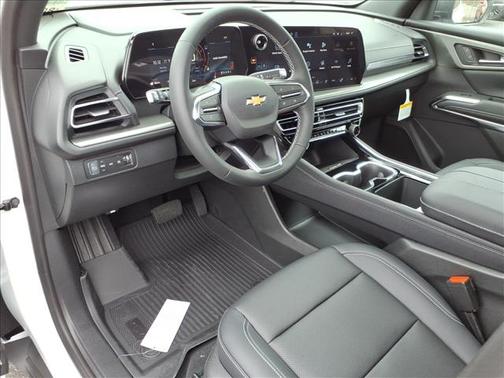 Mosaic Black Metallic 2026 Chevrolet Traverse LT