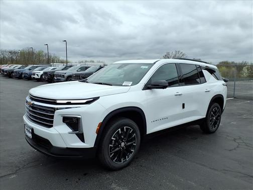 Mosaic Black Metallic 2026 Chevrolet Traverse LT
