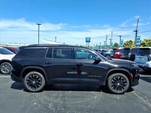 Mosaic Black Metallic 2026 Chevrolet Traverse LT
