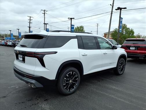 Mosaic Black Metallic 2026 Chevrolet Traverse LT