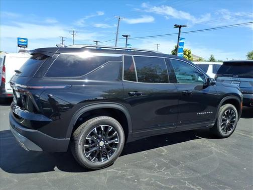 Mosaic Black Metallic 2026 Chevrolet Traverse LT