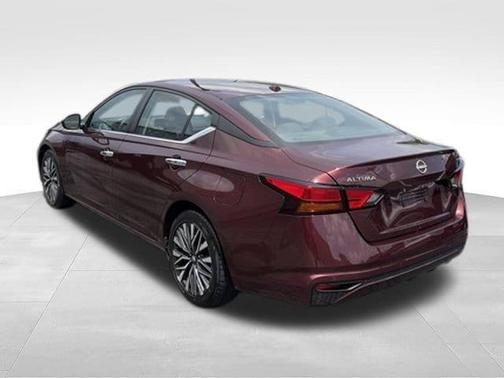 Garnet Pearl Me 2024 Nissan Altima 2.5 SV