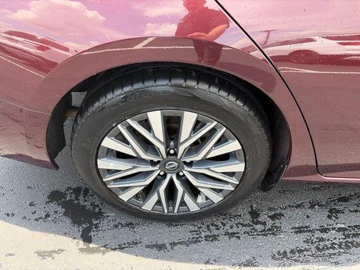 Garnet Pearl Me 2024 Nissan Altima 2.5 SV