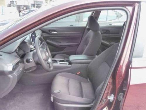 Garnet Pearl Me 2024 Nissan Altima 2.5 SV