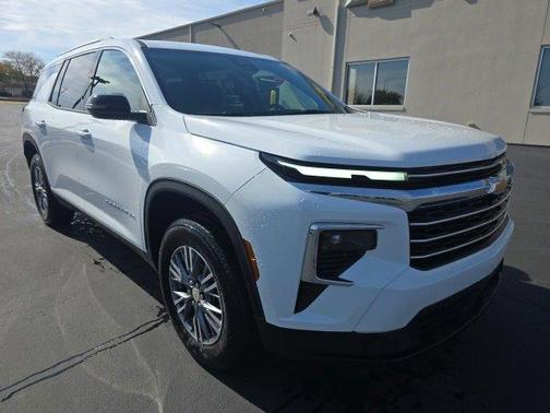 2025 Chevrolet Traverse LT