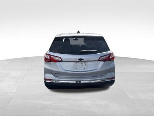 Silver Ice Metallic 2020 Chevrolet Equinox 2LT