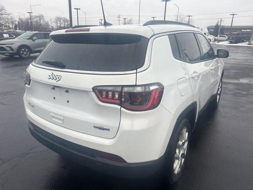 2022 Jeep Compass Latitude Lux