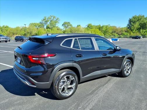Mosaic Black Metallic 2026 Chevrolet Trax LT