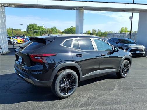 Mosaic Black Metallic 2026 Chevrolet Trax ACTIV