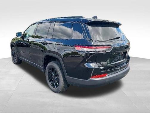 Diamond Black 2025 Jeep Grand Cherokee L Laredo