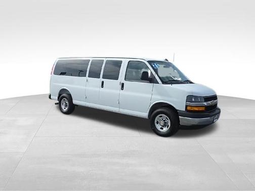 Summit White 2025 Chevrolet Express 3500 LT