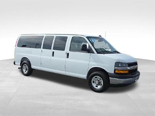 Summit White 2025 Chevrolet Express 3500 LT