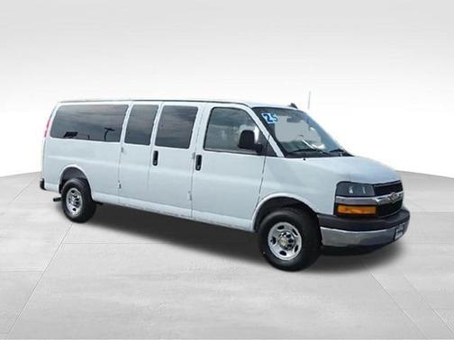 Summit White 2025 Chevrolet Express 3500 LT