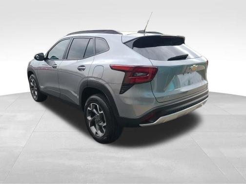 Sterling Gray Metallic 2025 Chevrolet Trax LT